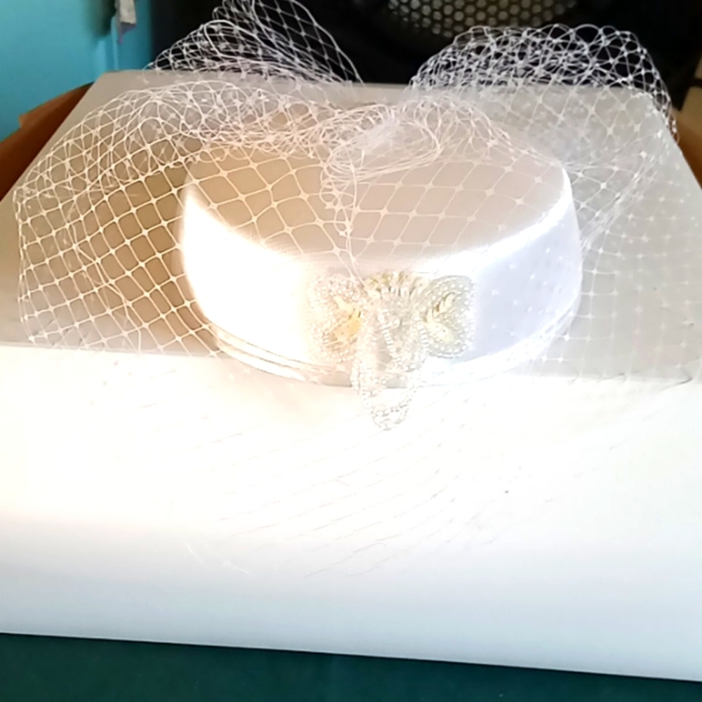 New inbox Smith has classic pearl white mesh and floral embellishment fancy hat
